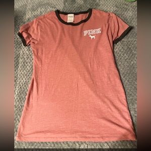 pink tshirt